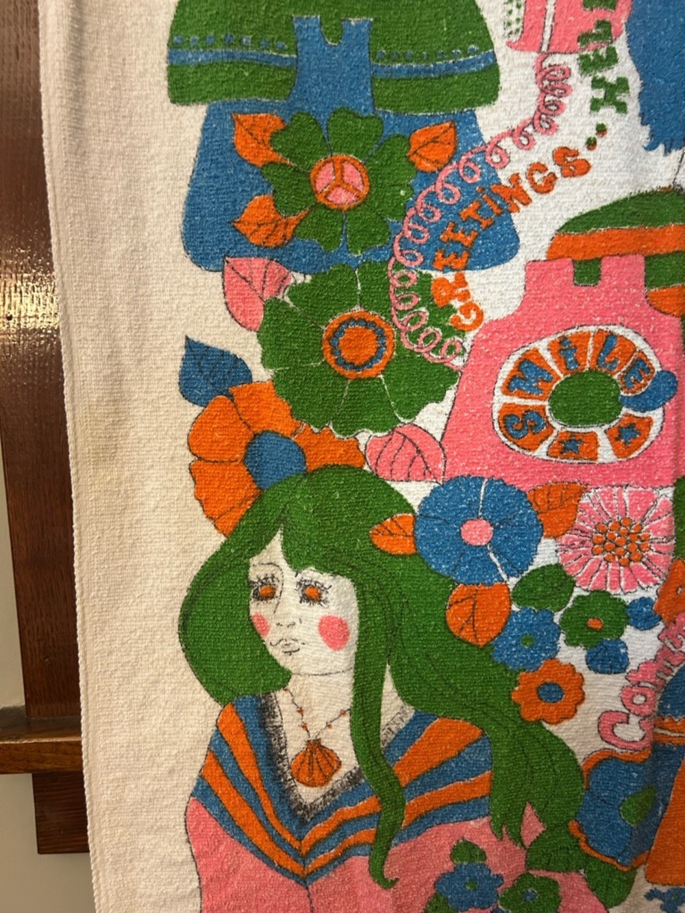 Vintage 60's Psychedelic Telephone Colorful Flower Power Beach Towel White Canon - Picture 5 of 12